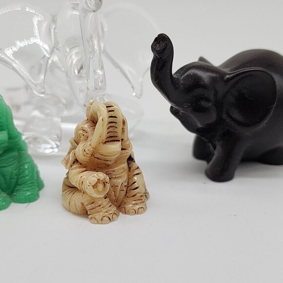 Set Of 5 Small Elephant Figurines In Various Materials & Colors Stone Glass & Re - Picture 3 of 7